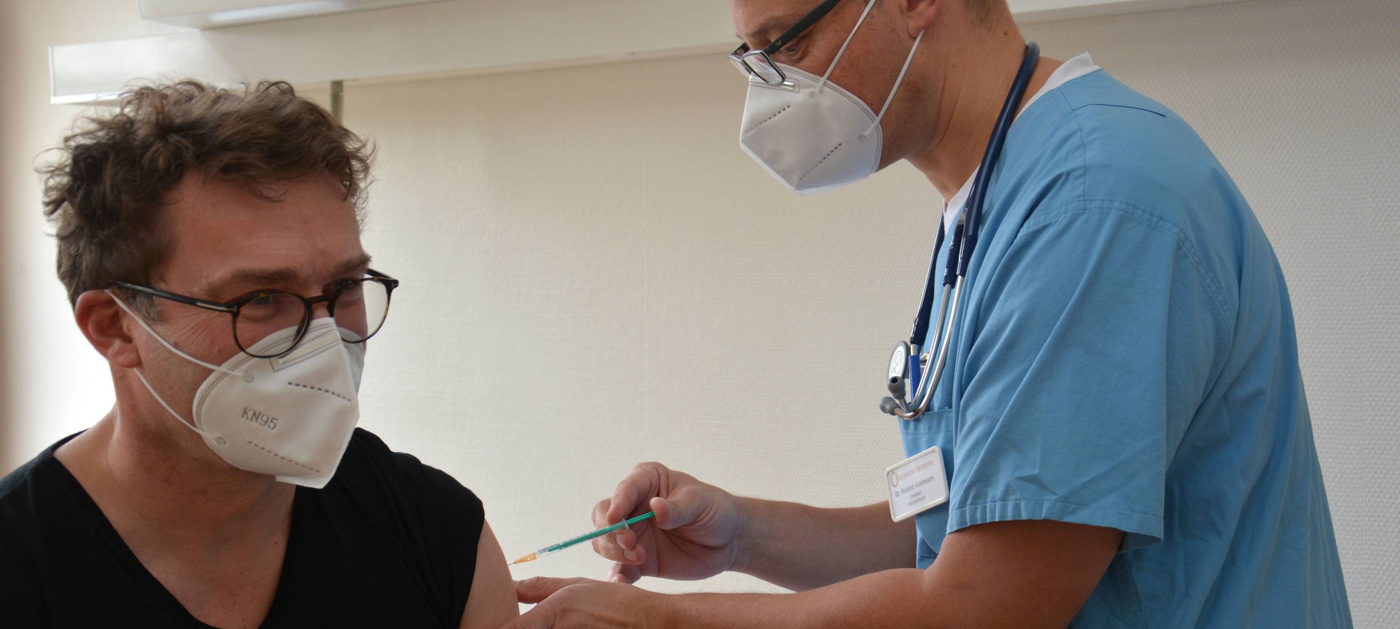 Bergisches Land: Erste Krankenhaus-Mitarbeiter geimpft