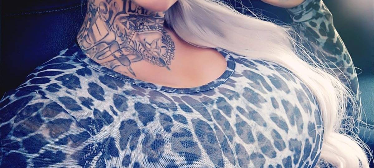 Lindlarer Tattoostudio-Besitzerin wartet auf Corona-Hilfen
