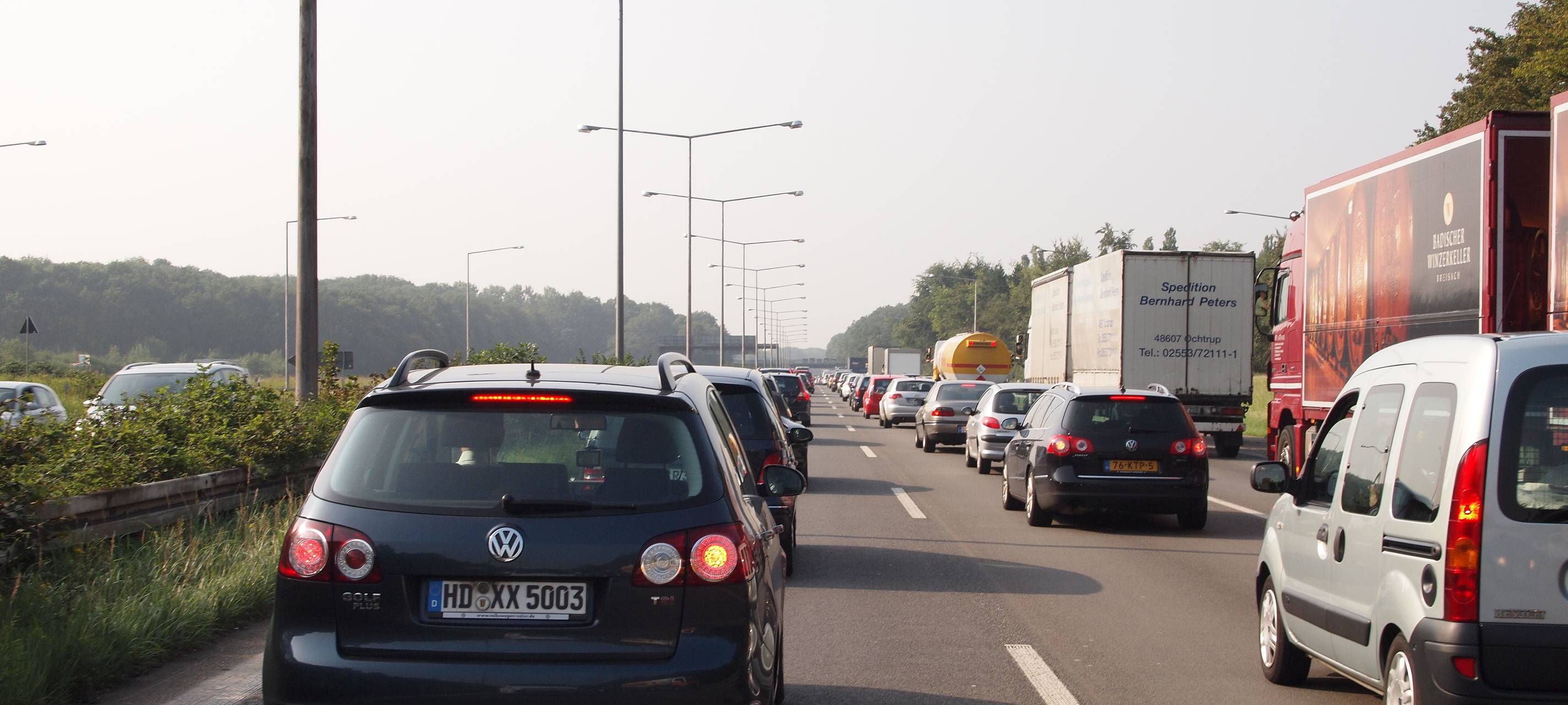 Kurzurlaub-Staus und A4 einspurig