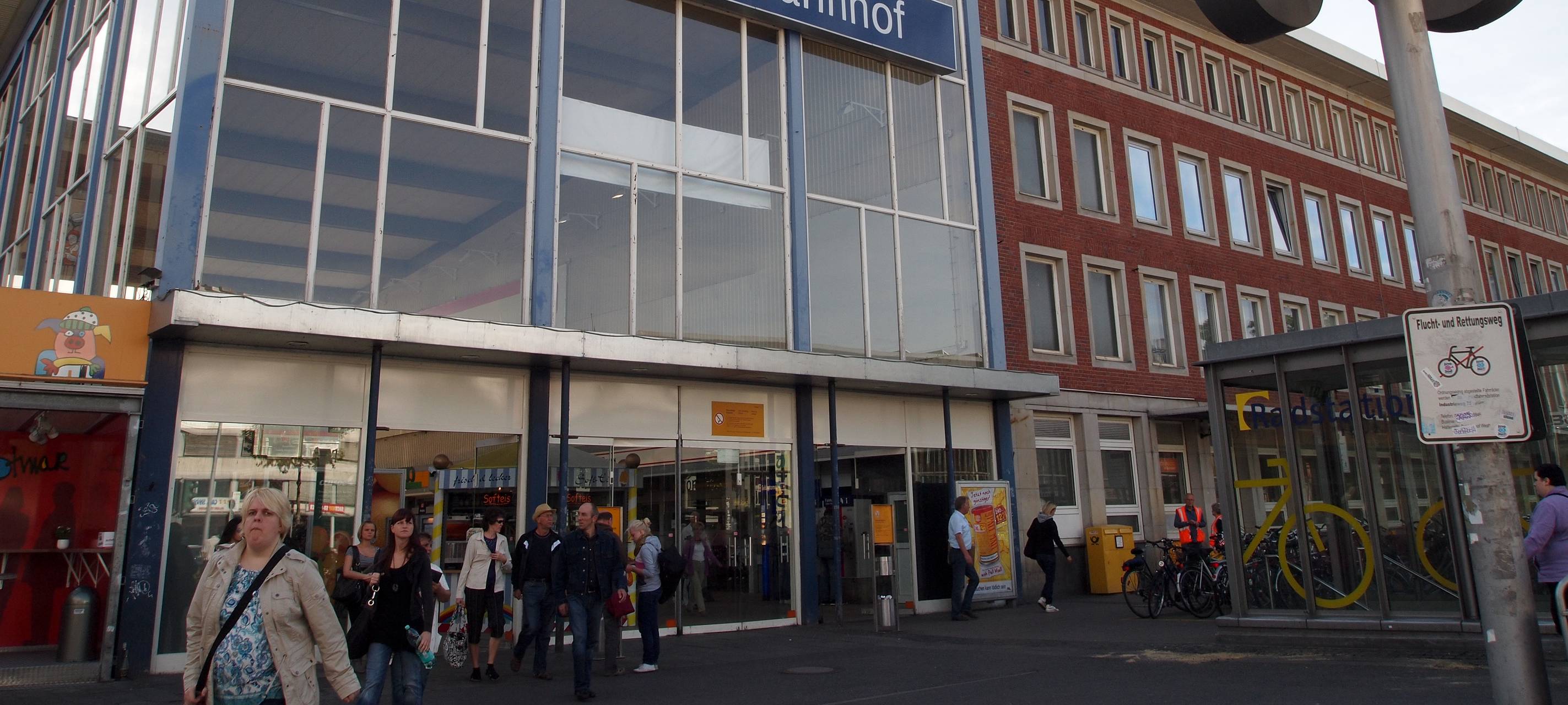 Wassereinbruch in Stellwerk - Massive Behinderungen am Kölner Hauptbahnhof