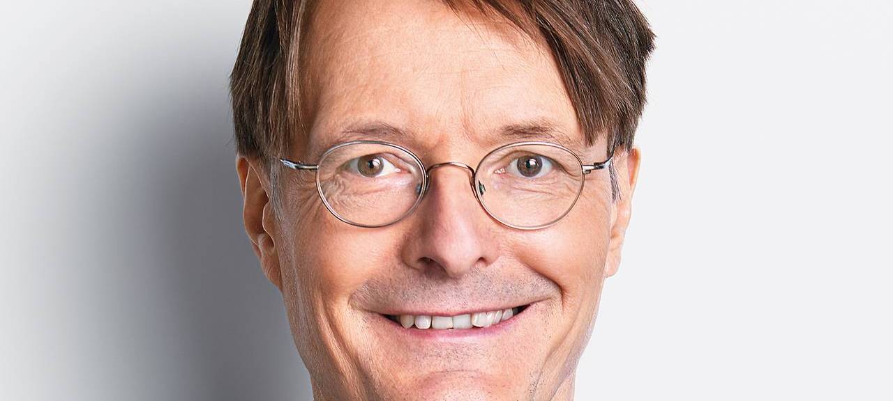 Farb-Attacke auf das Auto von Karl Lauterbach in Köln