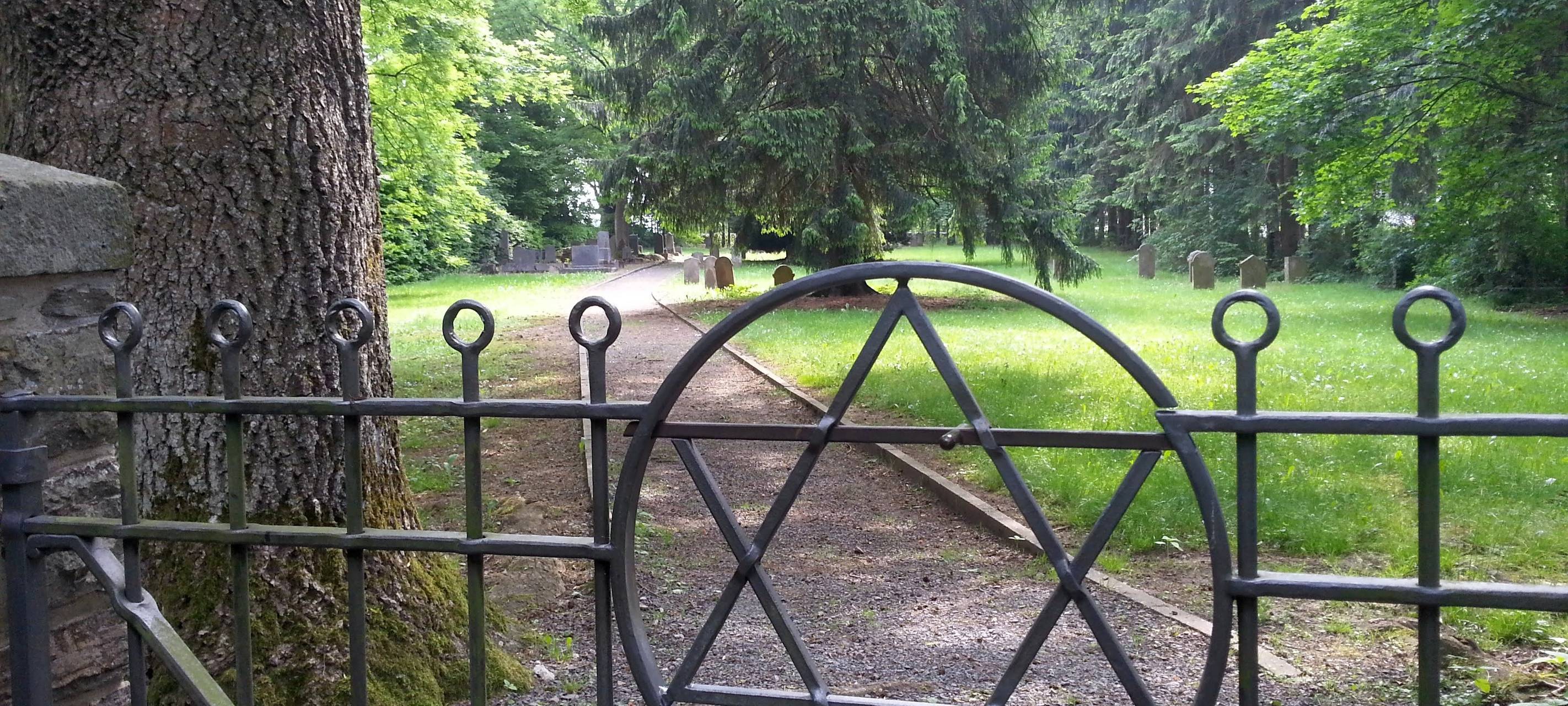 Eingang zum jüdischen Friedhof in Hachenburg, Rheinland-Pfalz