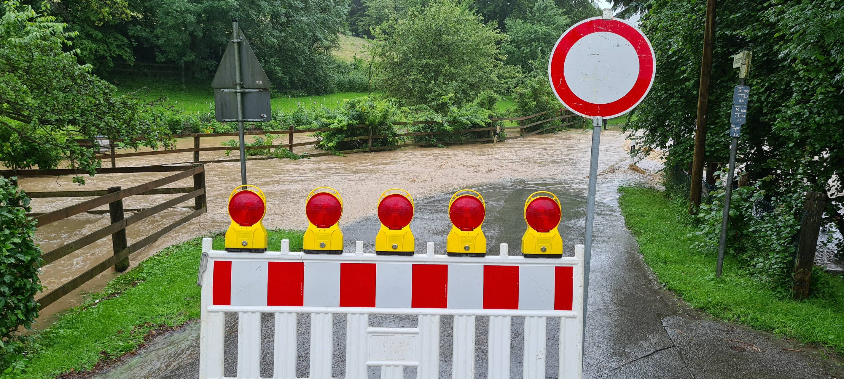 Starkregen Feuerwehr Burscheid