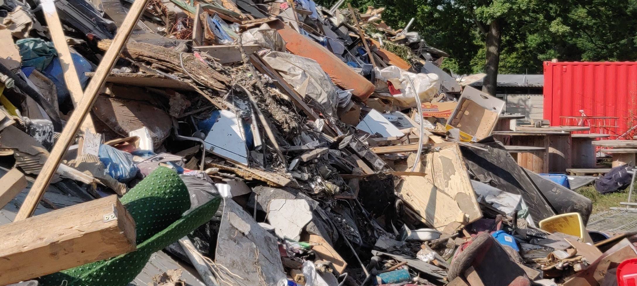 Müll nach Unwetter Leichlingen