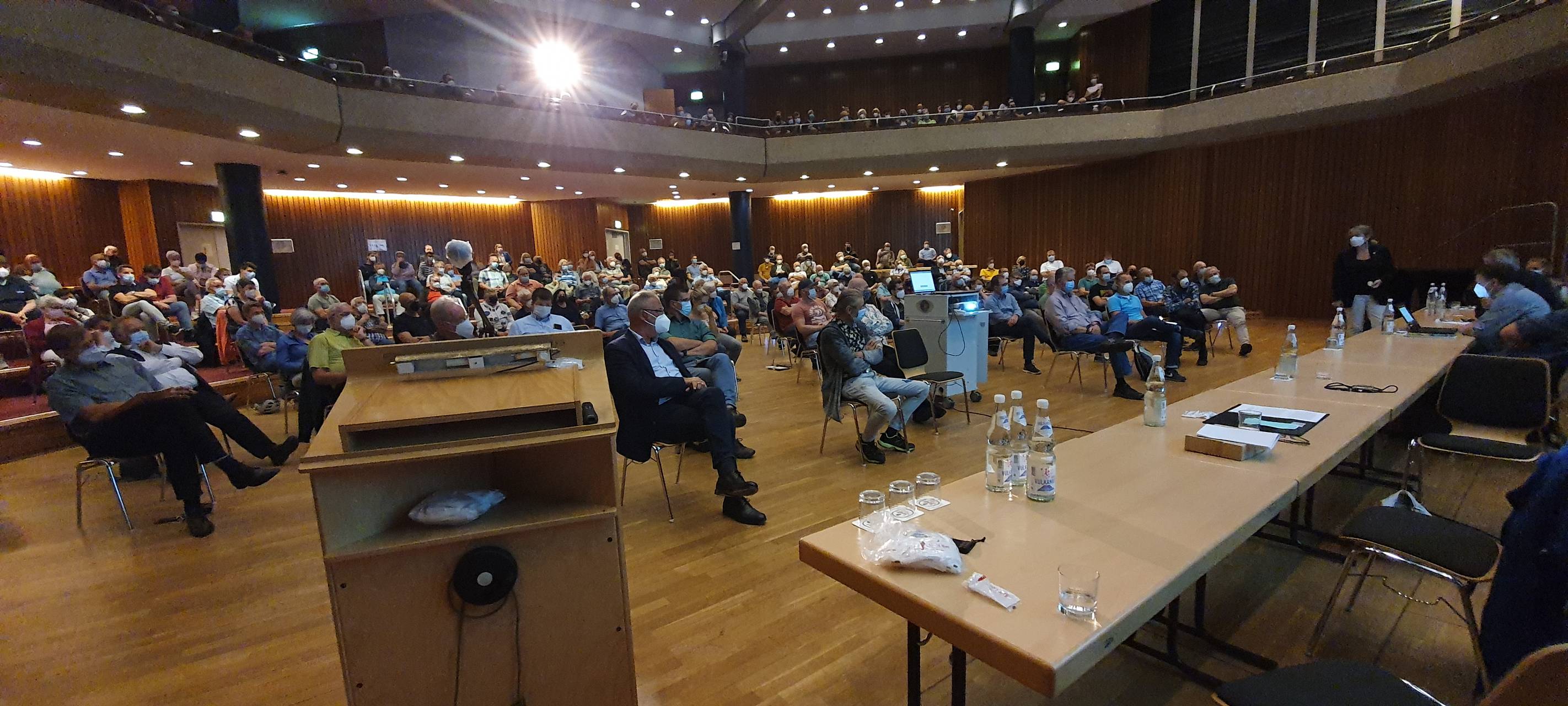 Großer Andrang bei Bürgerinfo zum Lindlarer Neubaugebiet "Jugendherberge"