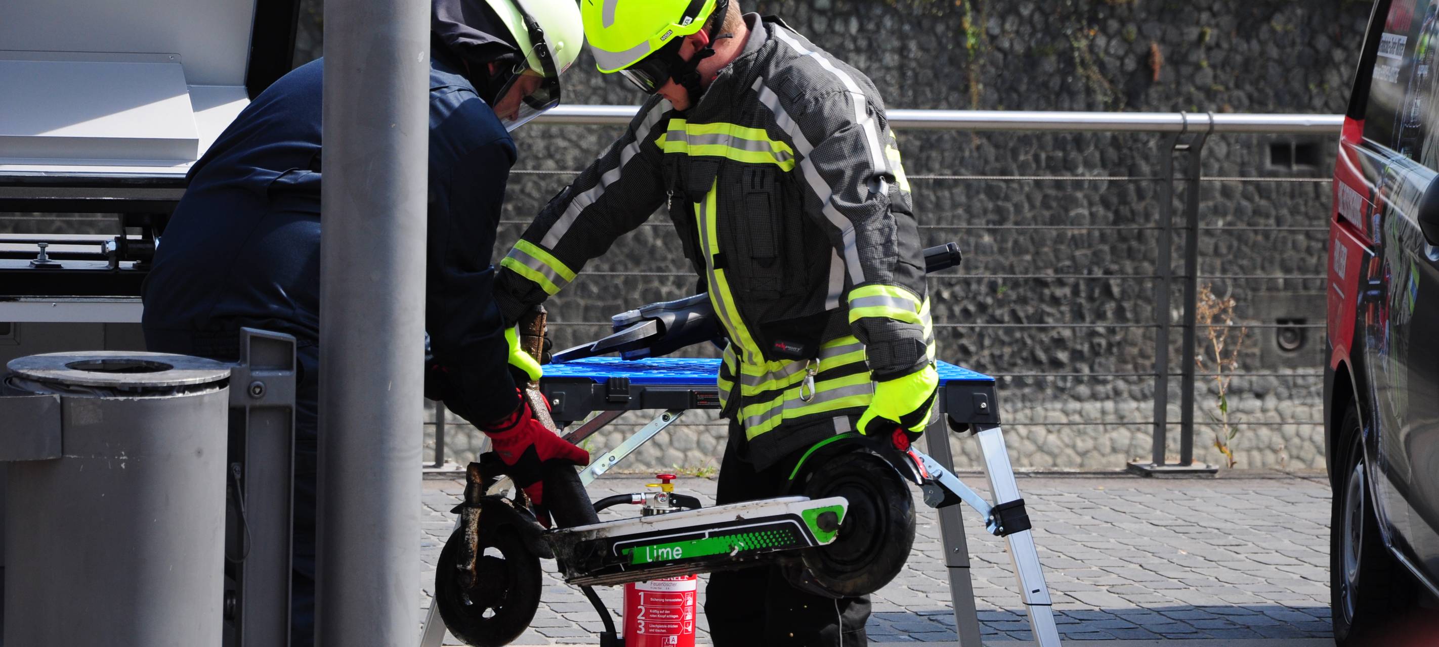Schleppender Beginn der E-Scooter-Bergung aus dem Rhein