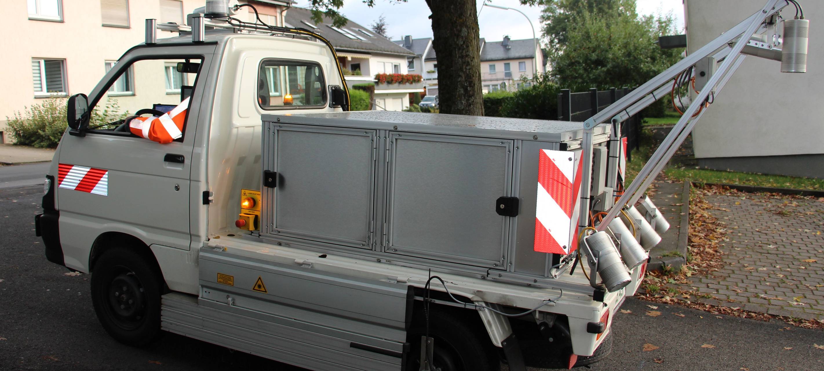 Radwege: Laser-Buggy fotografiert Schäden