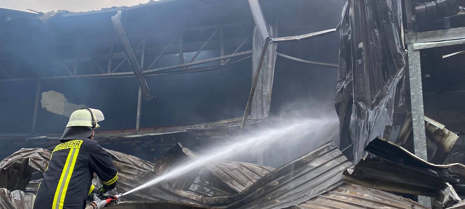 Lindlar: Großbrand in Sägewerk gelöscht