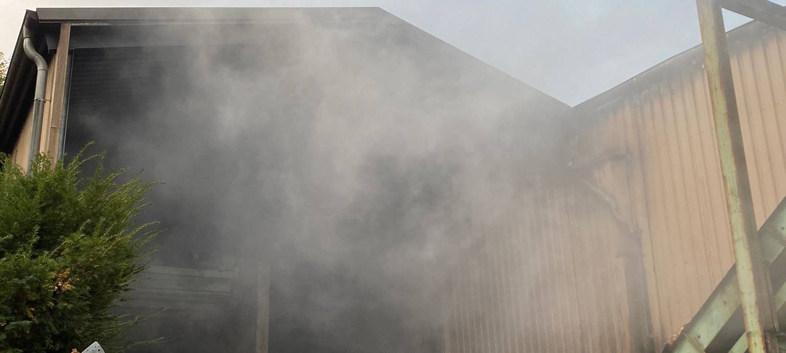 Lindlar: Großbrand in Sägewerk gelöscht