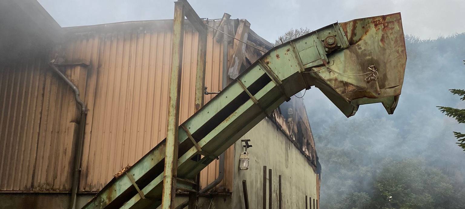 Lindlar: Großbrand in Sägewerk gelöscht