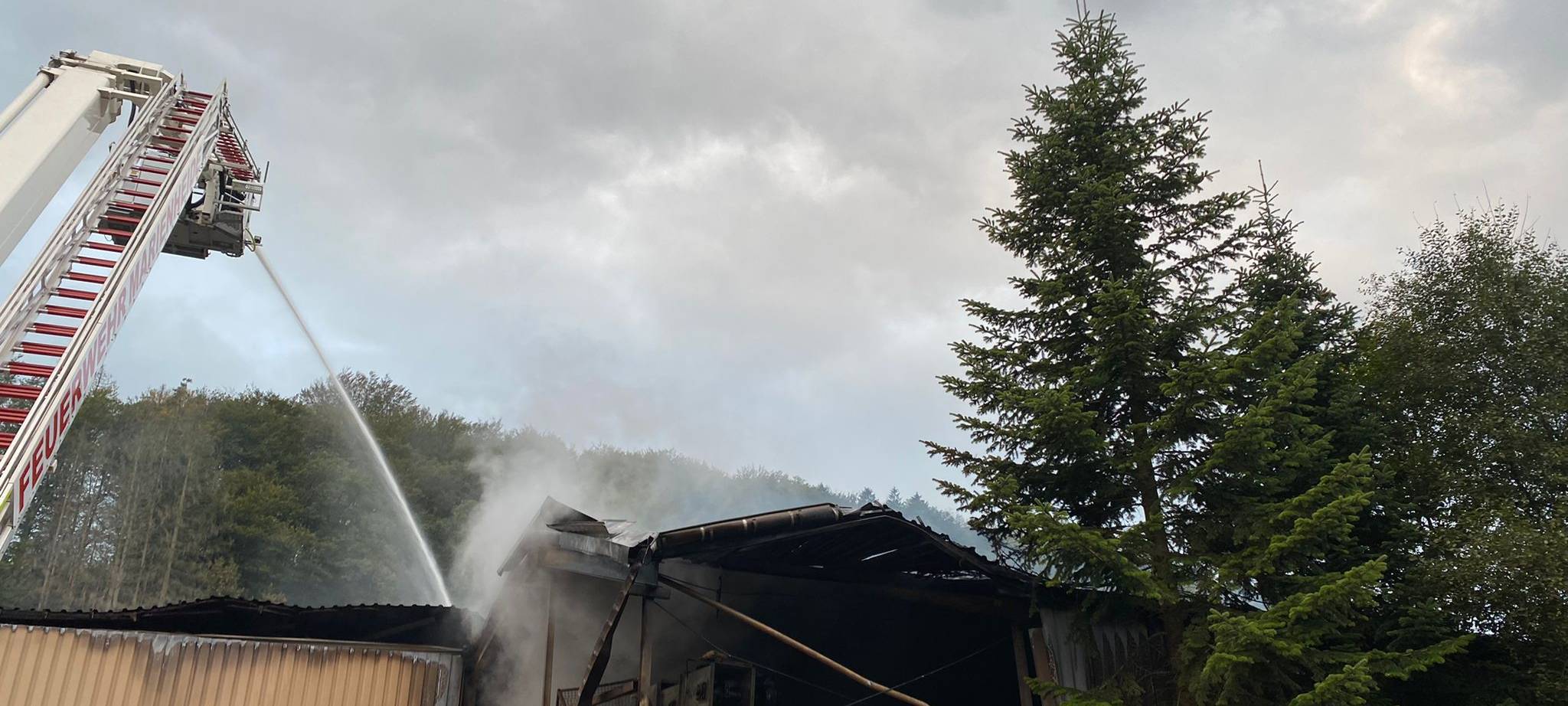 Lindlar: Großbrand in Sägewerk gelöscht