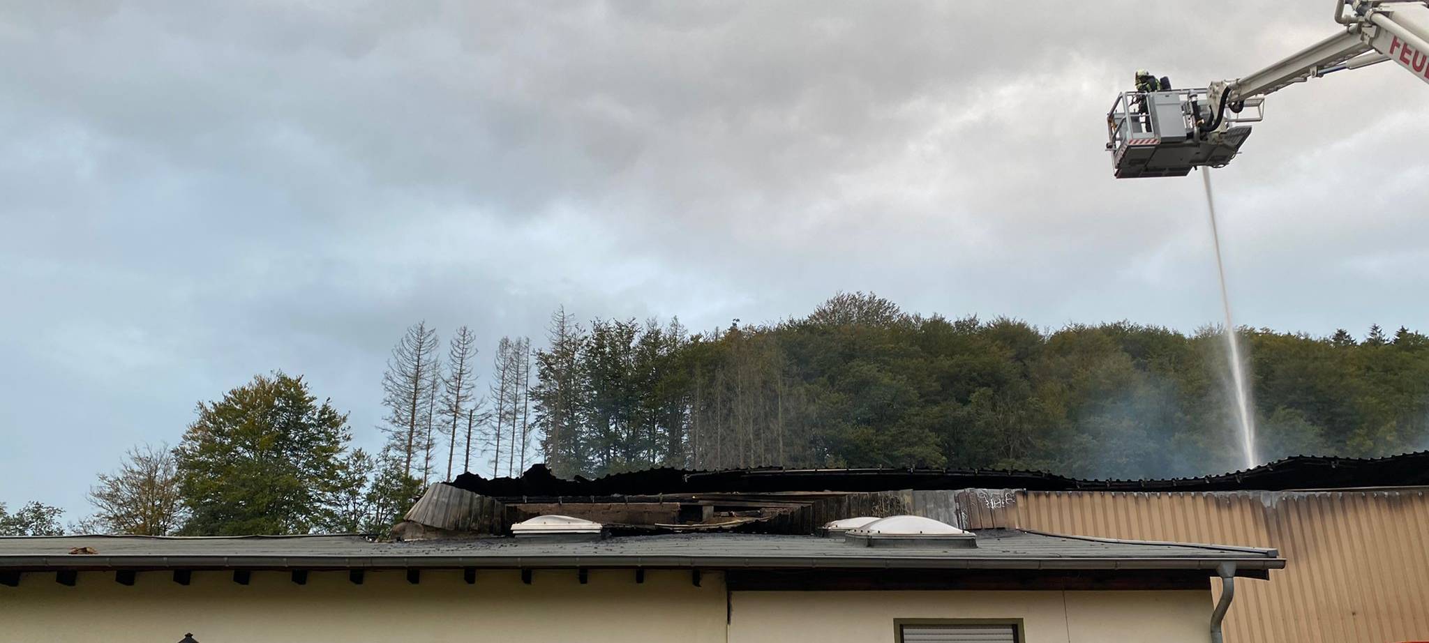 Lindlar: Großbrand in Sägewerk gelöscht