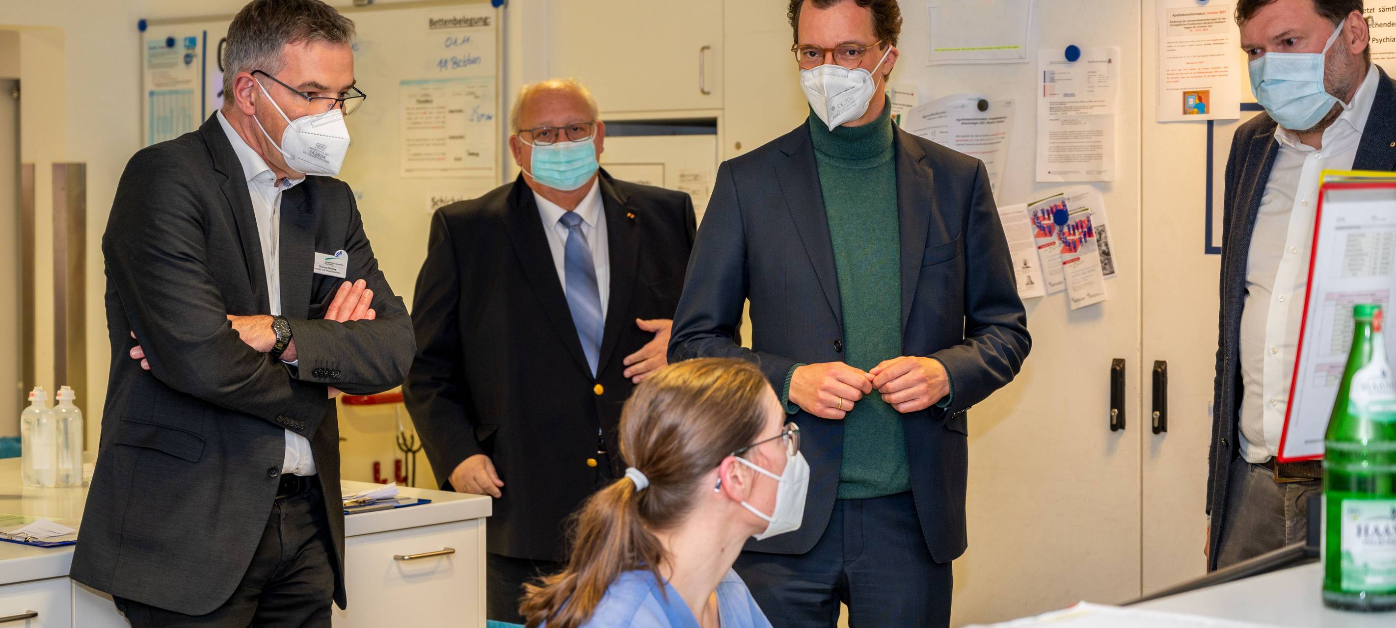 Ministerpräsident Wüst besucht EVK in Bergisch Gladbach