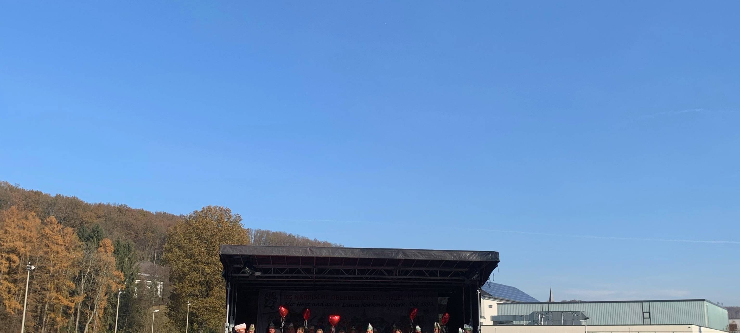 Das Bergische feiert den Auftakt der Karnevalssession - 3G+ Regel in Engelskirchen