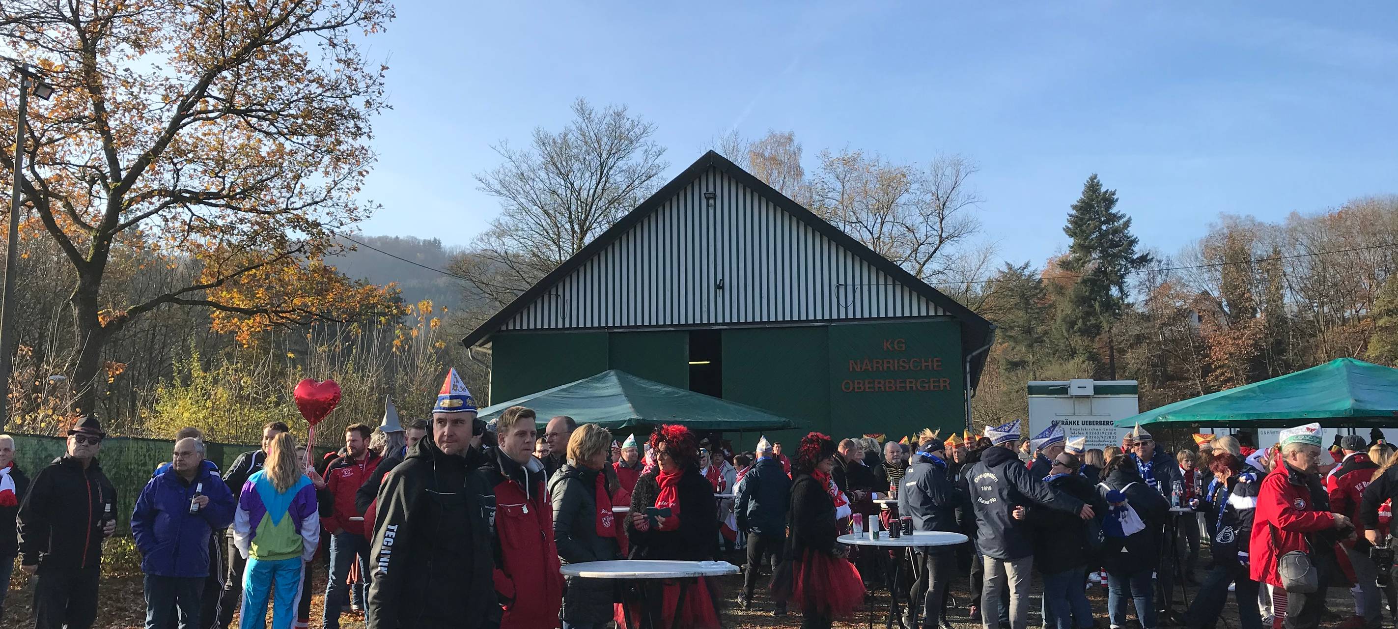 Das Bergische feiert den Auftakt der Karnevalssession - 3G+ Regel in Engelskirchen