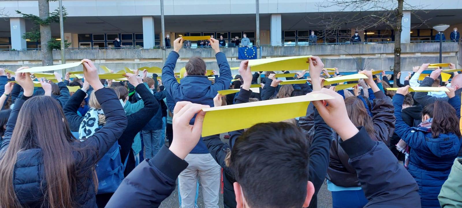 Ukraine: Friedensmärsche und Spendenaktionen