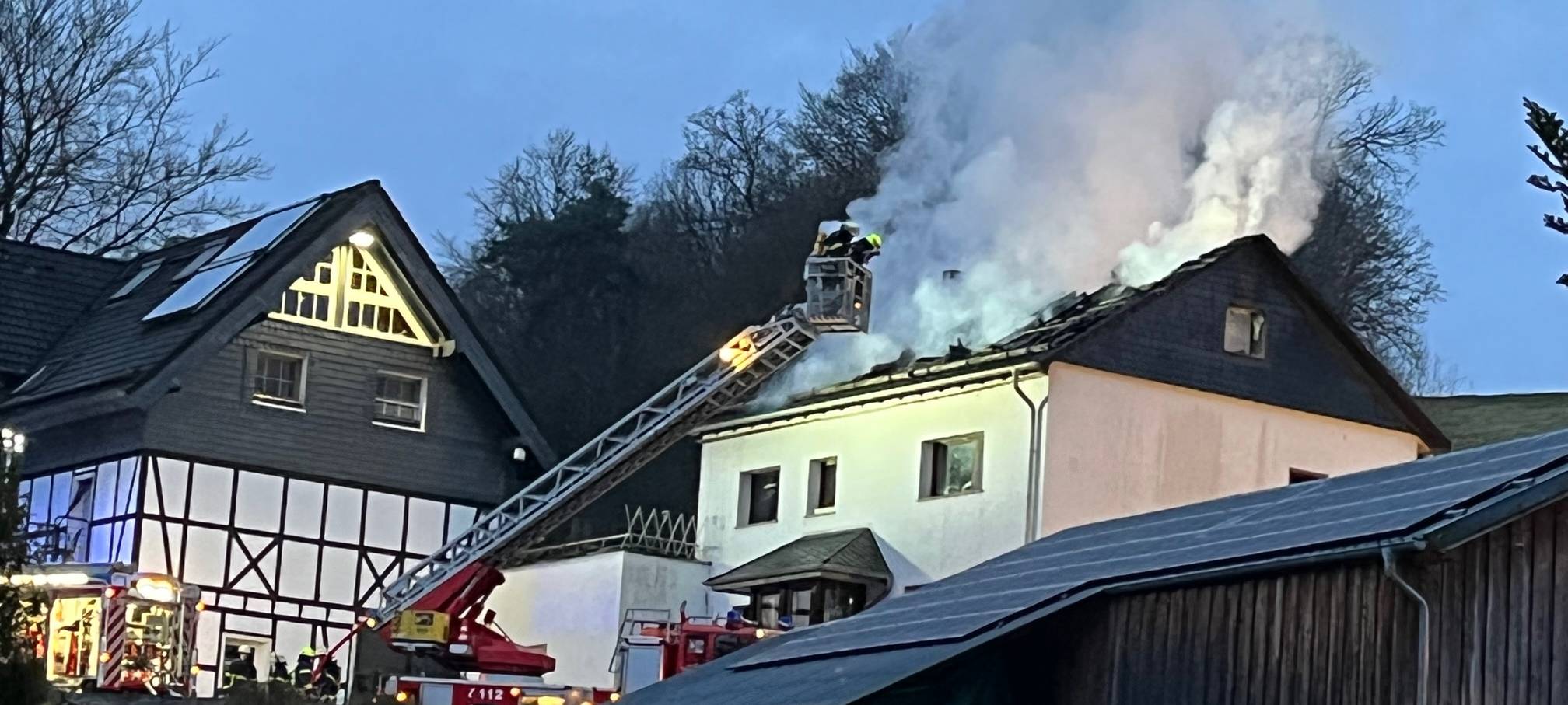 Zwei Schwerstverletzte nach Brand in Lindlar