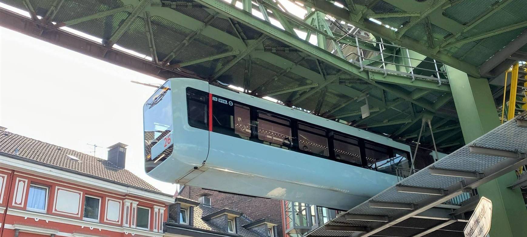 Wuppertal: Wurde auf die Schwebebahn geschossen?