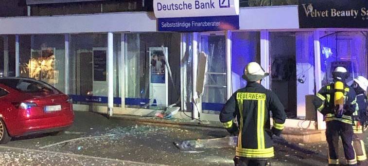Rösrath: Zeugensuche nach Geldautomatensprengung