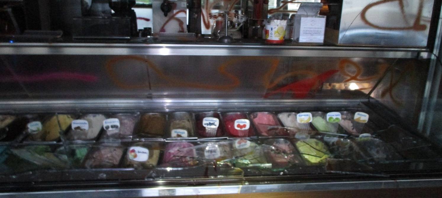 Overath: Gleich zwei Geschäfte verwüstet