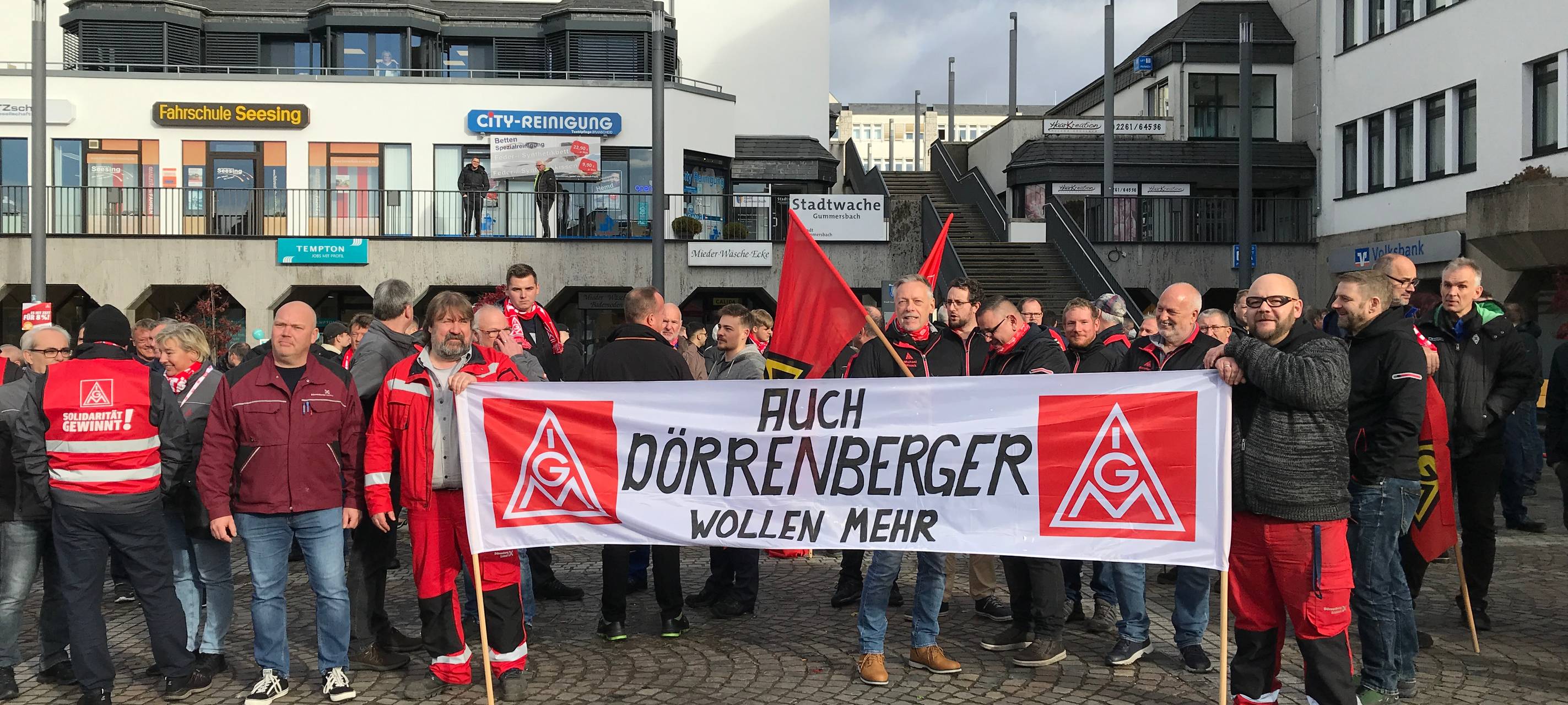 Warnstreik: Hunderte Metaller legen die Arbeit nieder