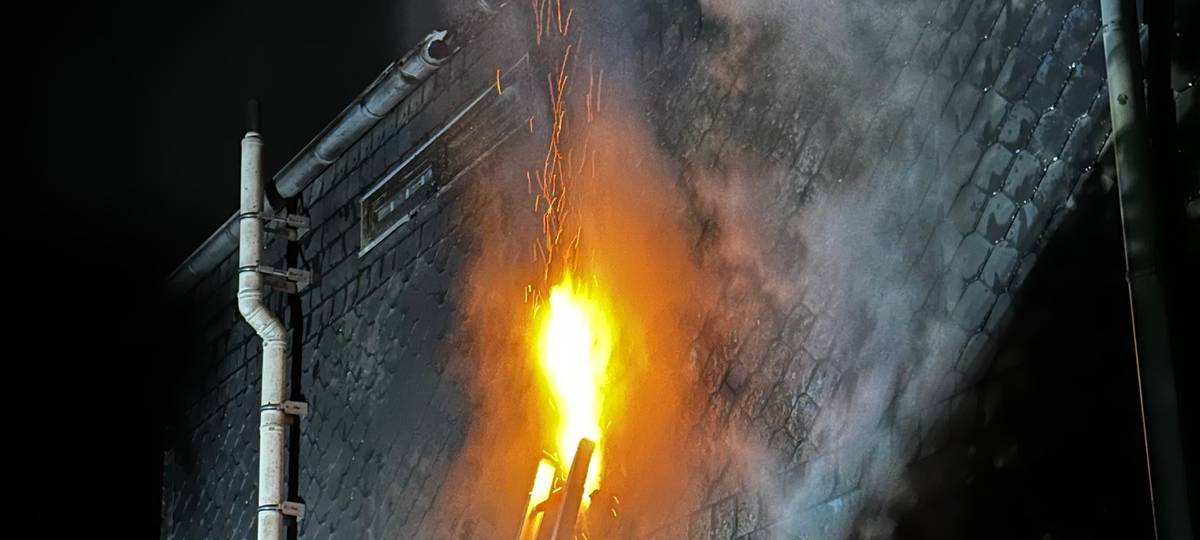 Feuerwehr verhindert Dachstuhlbrand