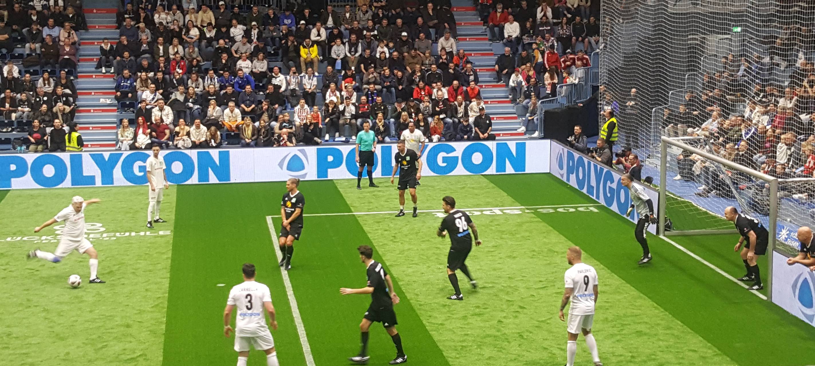 Fußball: RWE gewinnt Poldi-Cup