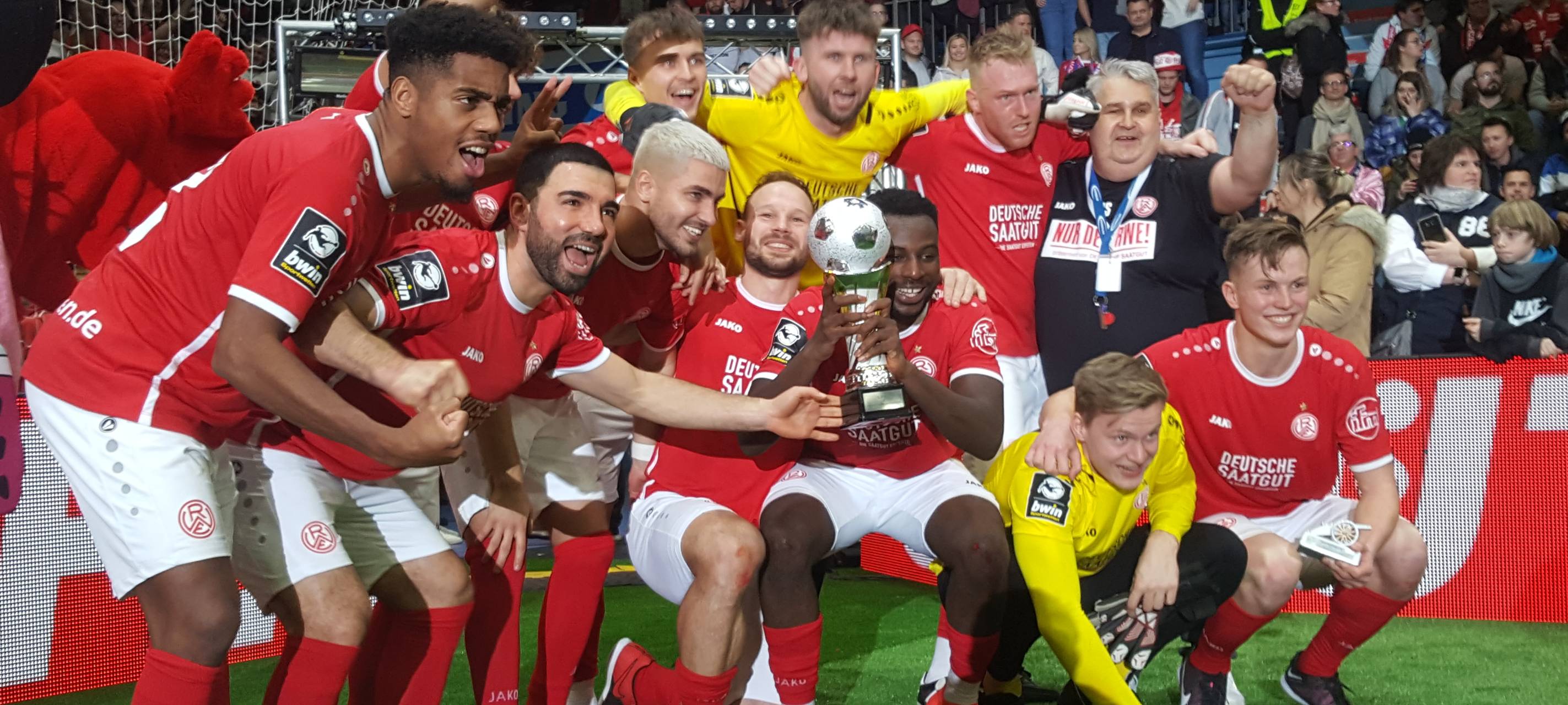 Fußball: RWE gewinnt Poldi-Cup