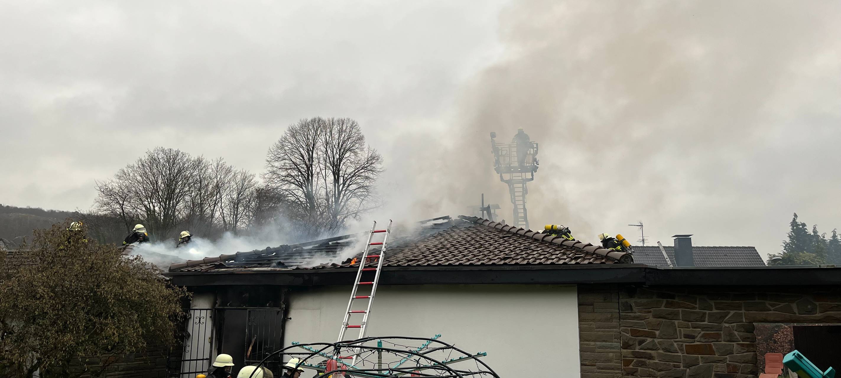 Lindlar: Großbrand entstand am Sauna-Ofen