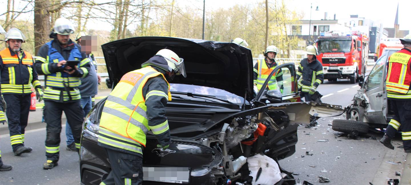 Schwerer Unfall durch Sekundenschlaf?