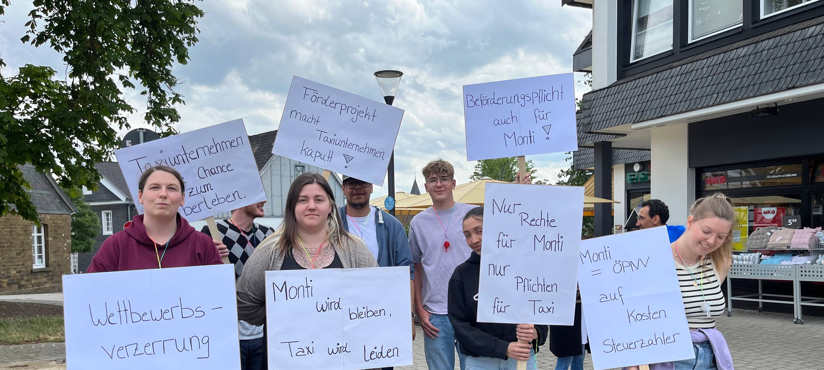 Oberberg: Taxifahrer demonstrieren gegen "monti"