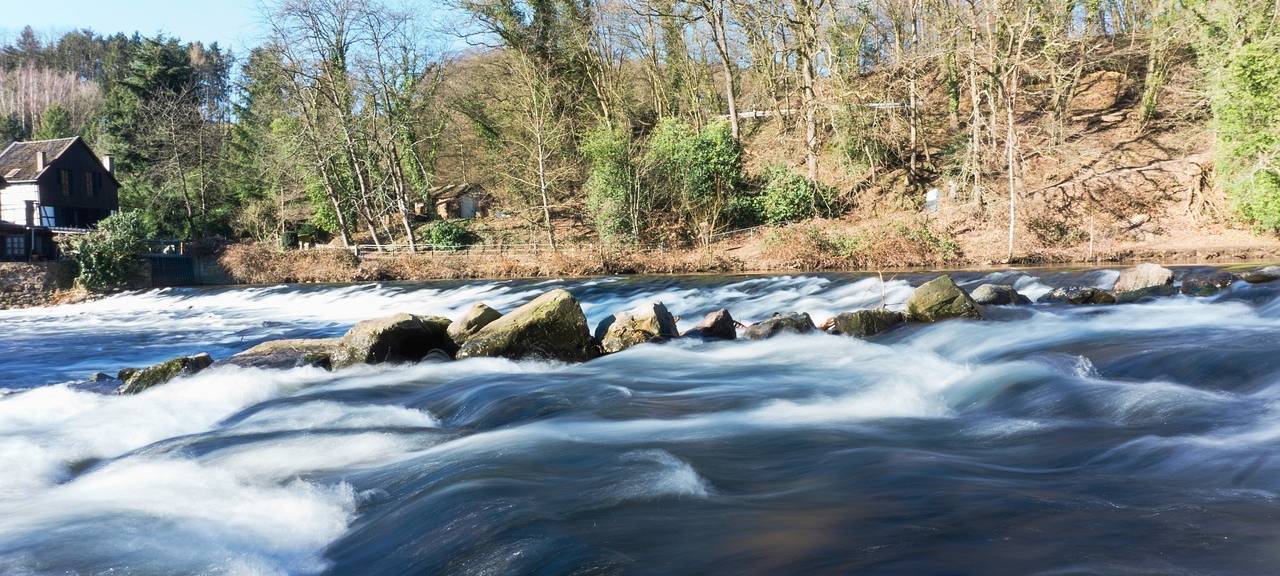 Zwei tödliche Unfälle im Bergischen - Kanufahrerin und Radfahrer kommen ums Leben