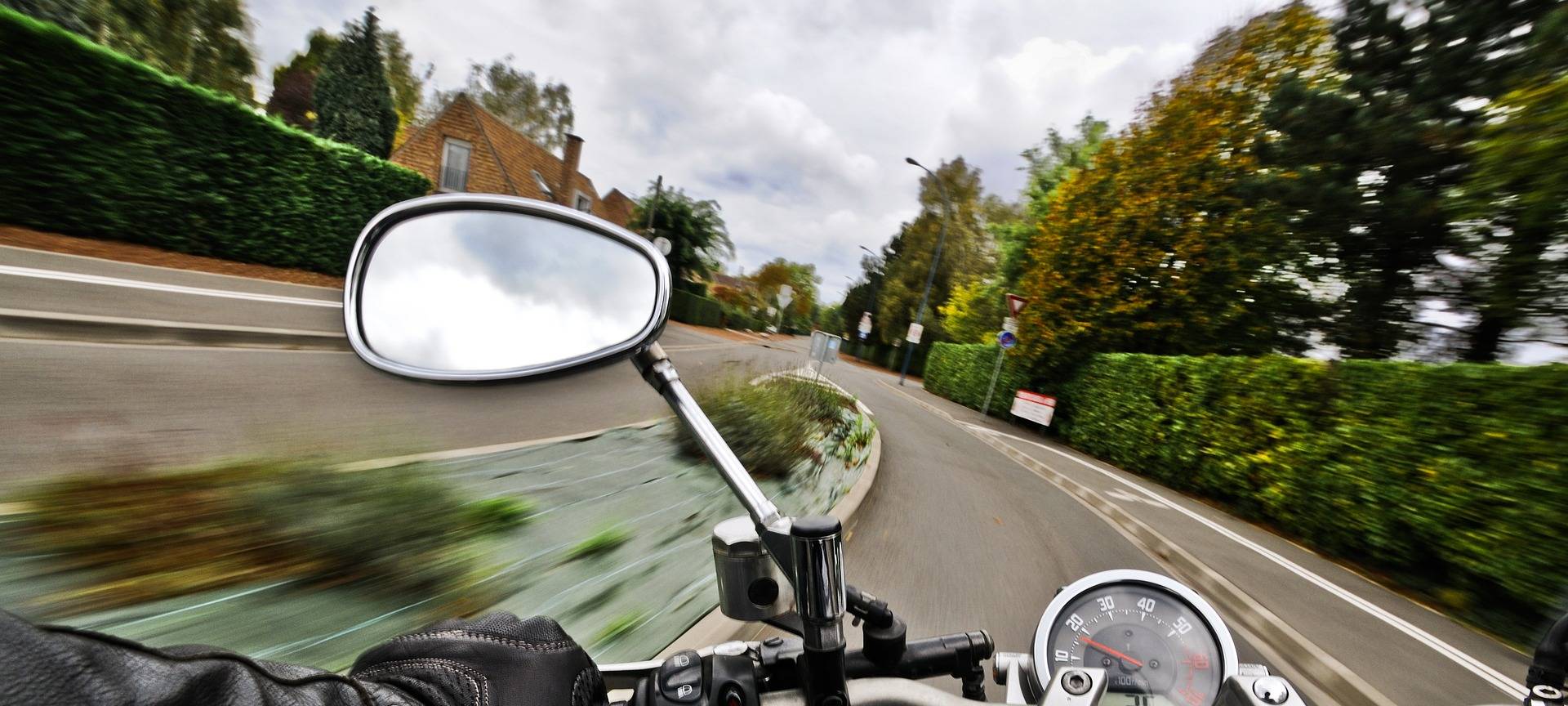 Hunderte Motorradfahrer demonstrieren wieder gegen Streckensperrungen
