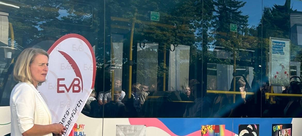 Gegen Koma-Saufen: OVAG-Bus fährt mit Schüler-Bildern