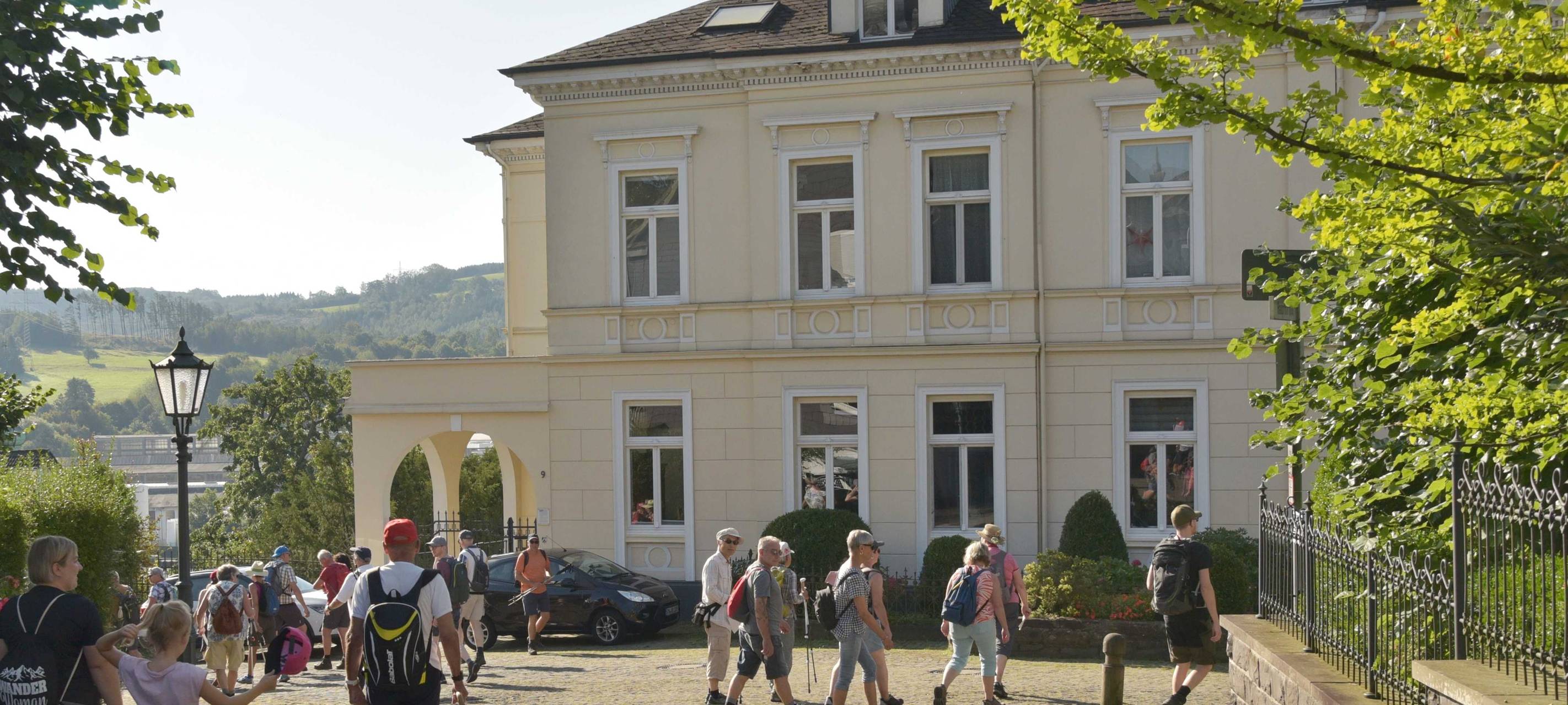 Sonne satt beim Radio Berg Wandertag
