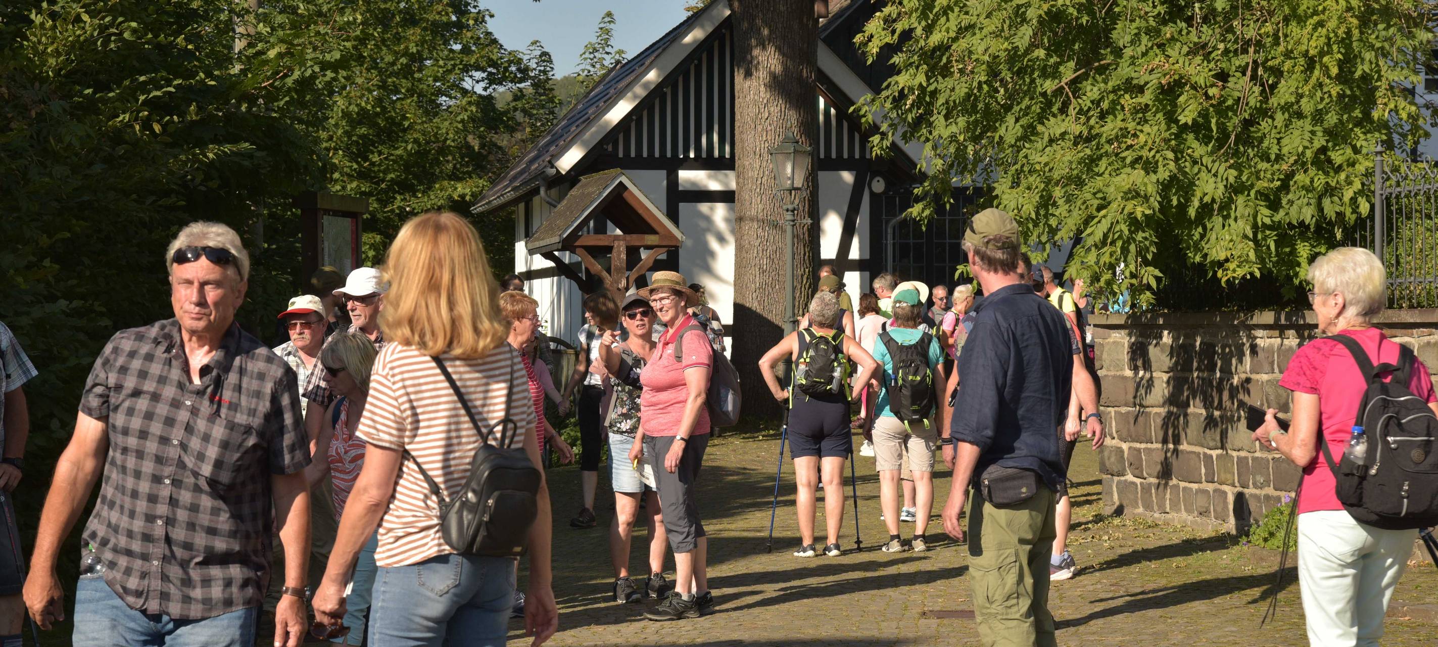 Sonne satt beim Radio Berg Wandertag