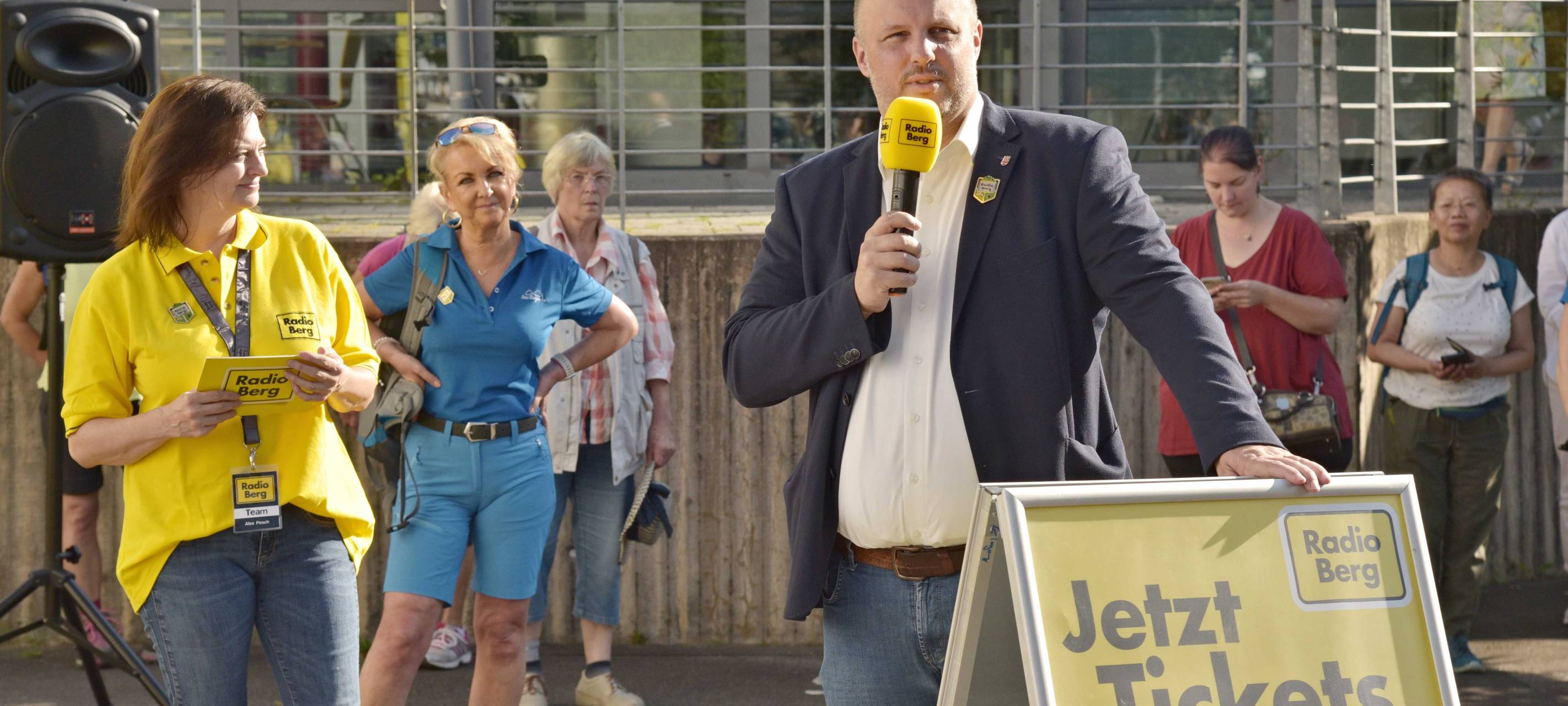 Sonne satt beim Radio Berg Wandertag