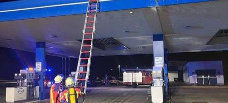 Engelskirchen: Kabelbrand bei Tankstelle