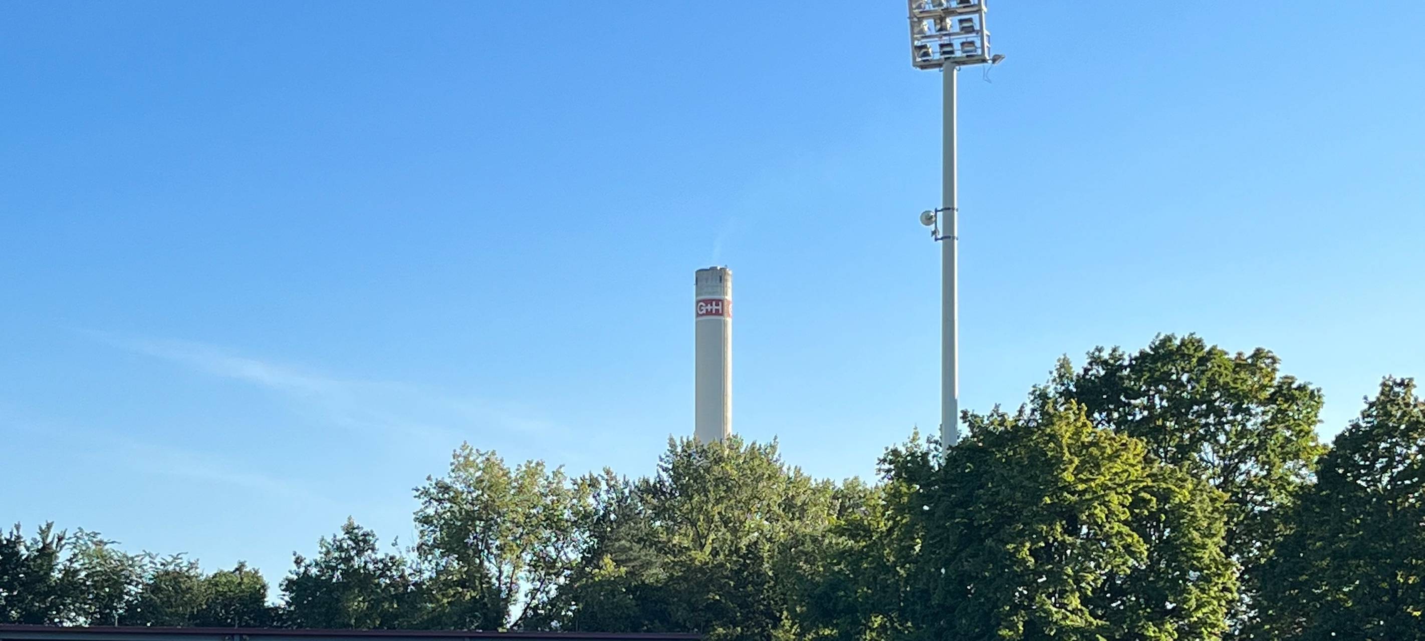 Gladbacher feiern den 1. FC Köln