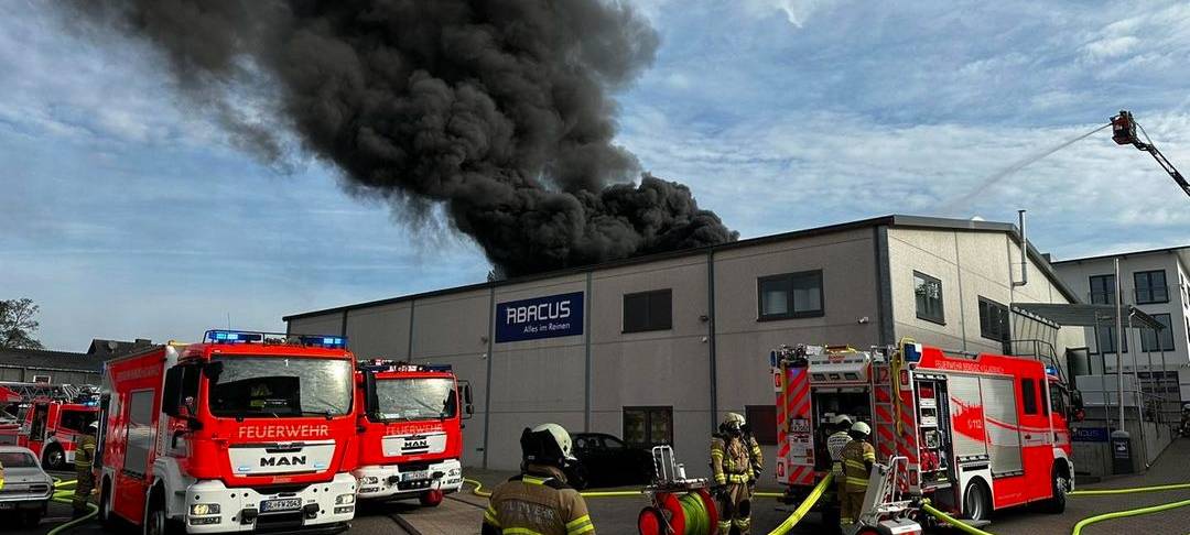 Bergisch Gladbach: falsche Pumpe hat Brand im Chemiebetrieb ausgelöst