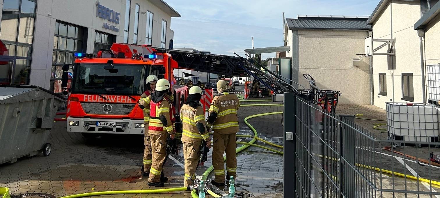 Bergisch Gladbach: Entwarnung nach Großbrand