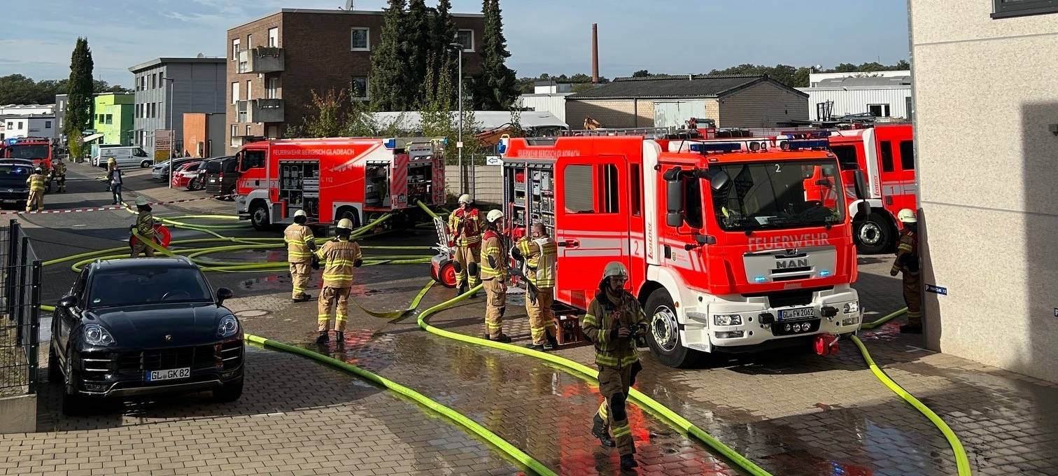 Bergisch Gladbach: Entwarnung nach Großbrand