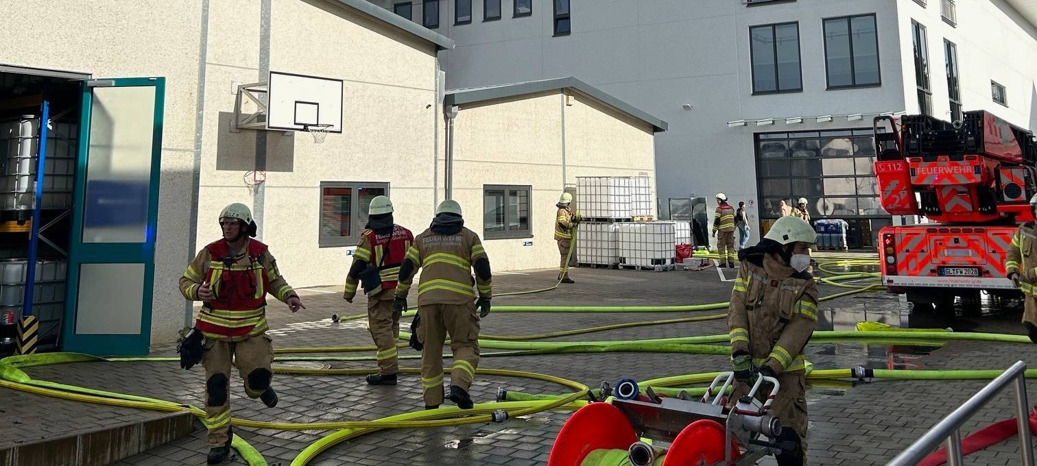 Bergisch Gladbach: Entwarnung nach Großbrand