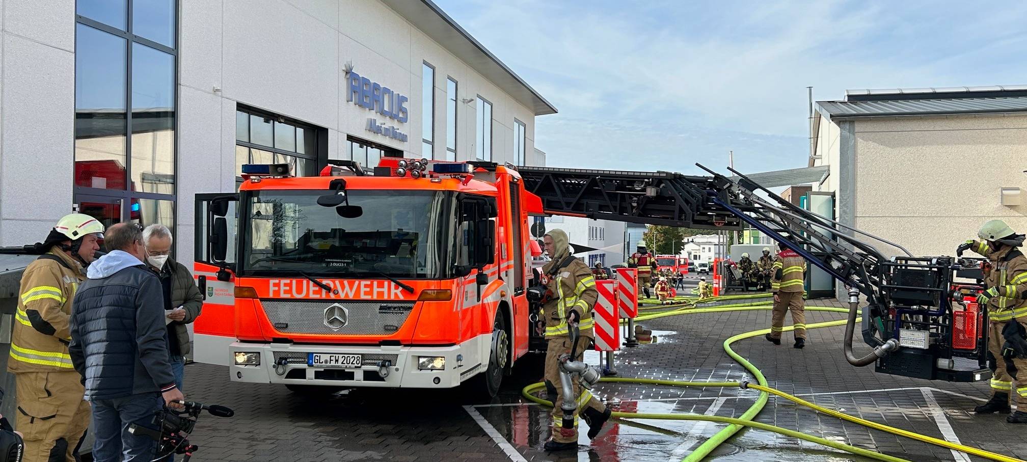 Bergisch Gladbach: Entwarnung nach Großbrand