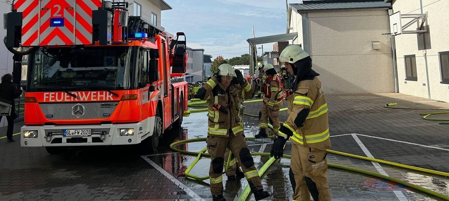 Bergisch Gladbach: Entwarnung nach Großbrand