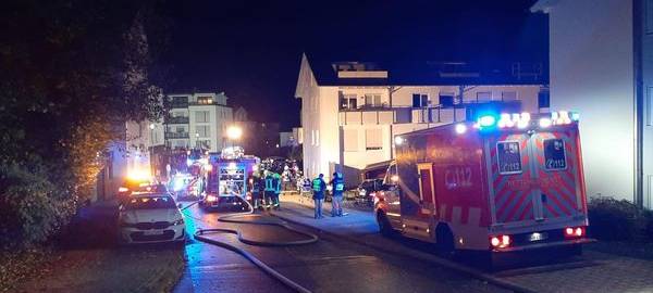 Brand Rade: Mit Drehleiter vom Dach gerettet