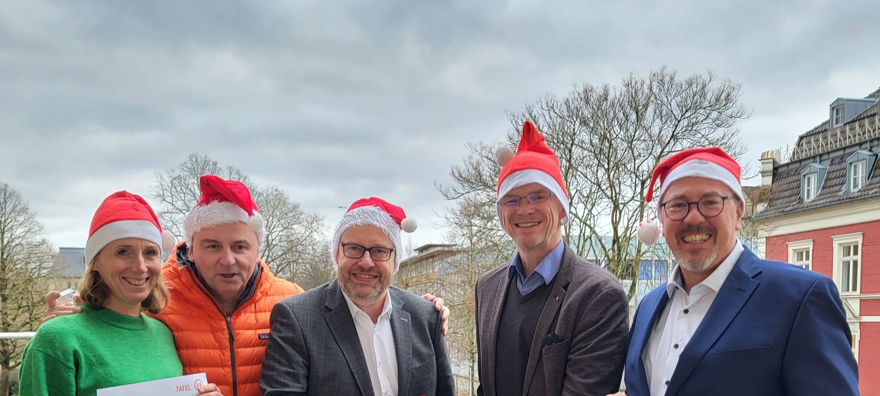 Weihnachtspakete der Tafeln im Bergischen