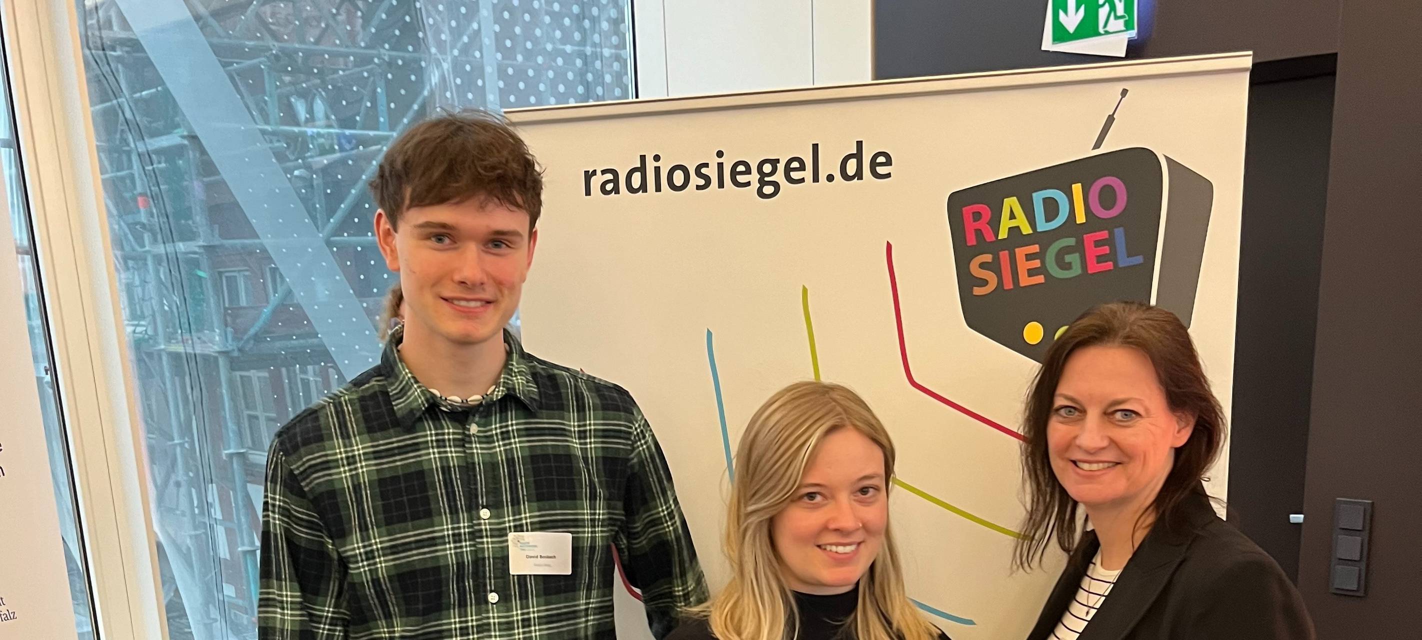 Von links nach rechts: Volontär David Bosbach, Volontärin Annika Deist, Chefredakteurin Alex Pesch