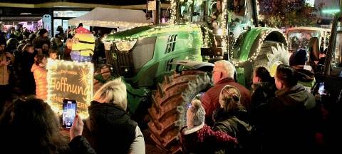 In Wermelskirchen kommt der Nikolaus mit dem Trecker