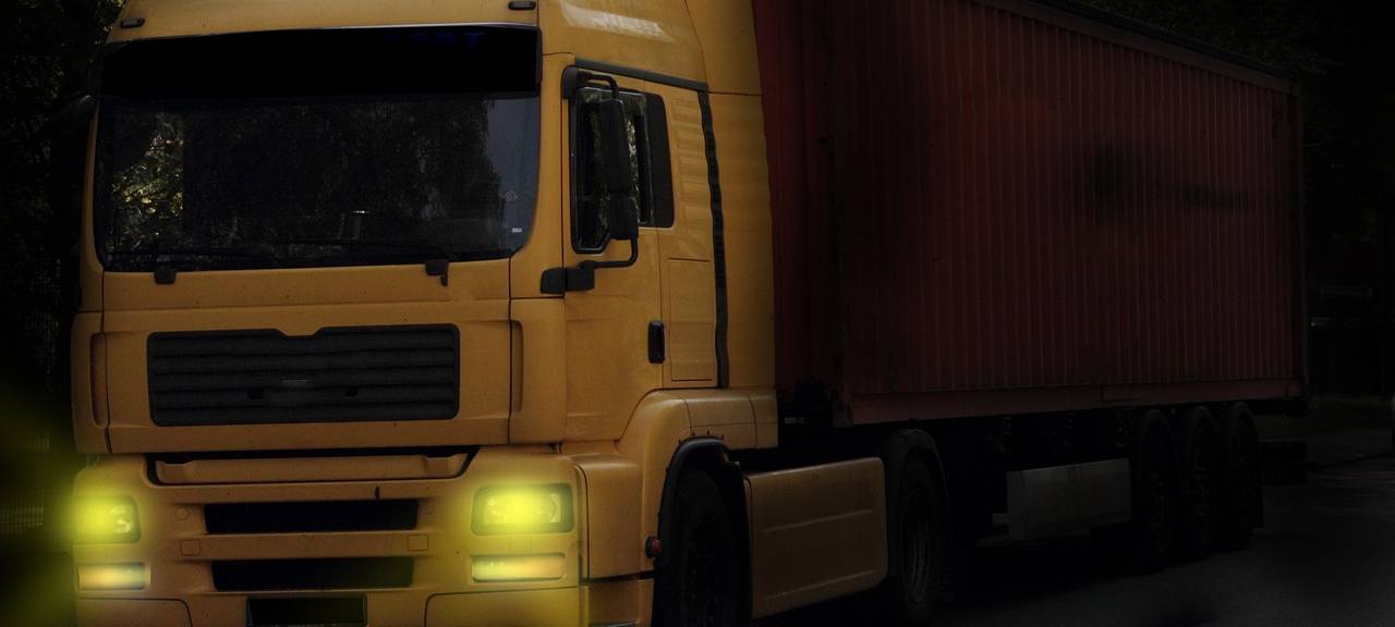LKW fährt sich nach Irrfahrt in Solingen fest